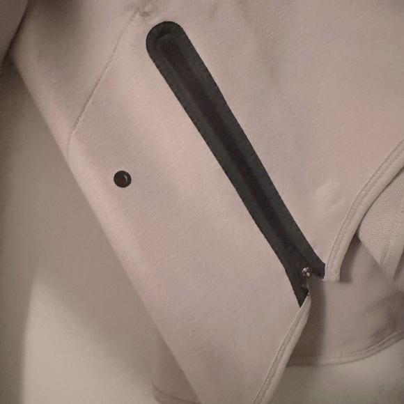 Nike Dry Fit Therma sweat top. Reversible front to back - Picture 6 of 7